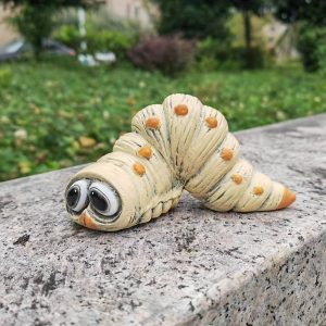 Boho-Style Resin Caterpillar Garden Decor, Charming Landscape Accents for Indoor & Outdoor Use, Perfect for Christmas, Halloween, Easter, Thanksgiving